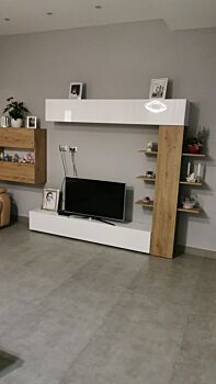 Parete con pensili, libreria e vano a giorno, Bianco Laccato Lucido e Rovere cadiz