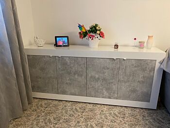 Credenza bicolore con 4 ante, design moderno