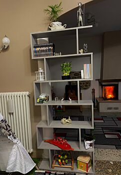 Libreria grigio cemento con 6 ripiani, design moderno