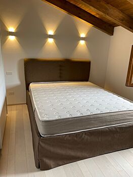 Letto ecopelle marrone tabacco con contenitore