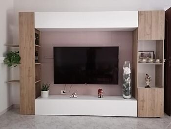 Soggiorno Rovere e Bianco con pensili, design moderno