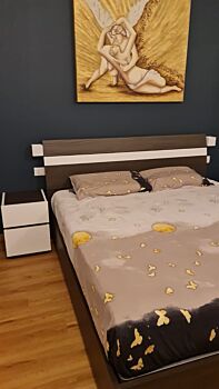Moderna Coppia comodini stretti in finitura Bianco opaco e Noce moro