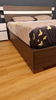 Conveniente Letto matrimoniale King size, 180x200, noce moro con inserto bianco opaco