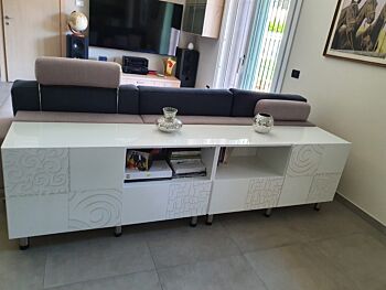 Moderna Base porta TV ad 1 anta, 1 cassetto bianco laccato lucido serigrafato