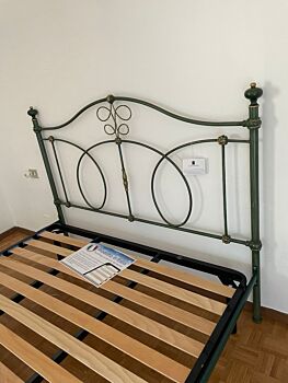 Eleganti Letti in ferro moderno Nigusil, in Verde decapè