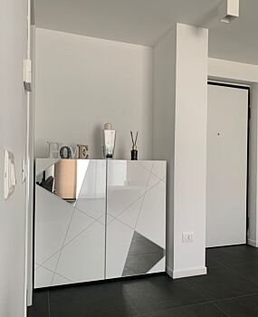 Credenza Madia moderna serigrafata con 2 ante e specchi in finitura Bianco lucido