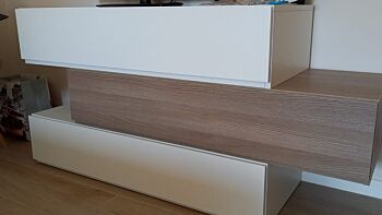 Elegante Comò particolare con 3 cassetti  di alta qualità in finitura Frassinato bianco e Olmo