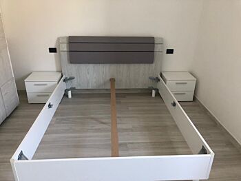 ACQUISTA ANCHE TU Letto matrimoniale in legno grigio della collezione Like 