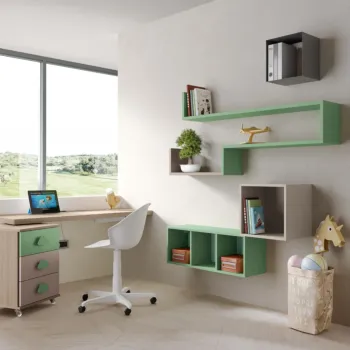 zona studio con mensole e cassettiera