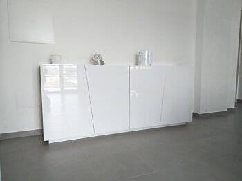 ACQUISTA ANCHE TU Credenza a 4 ante in finitura bianca laccata lucida