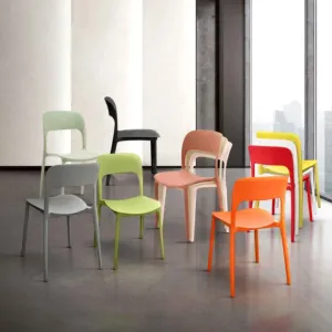 Sedia moderna in polipropilene, disponibile in diversi colori