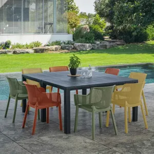 sedie colorate esterno