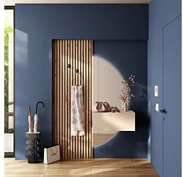 Ingresso moderno con boiserie cannettata, specchio e ribalta sospesa, Cashmere e Cadiz cannettato L.138 H.240 P.35