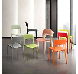 Sedia moderna in polipropilene, disponibile in diversi colori