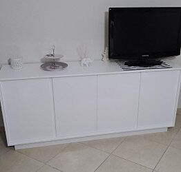 Credenza Madia moderna con 4 ante in finitura bianco lucido