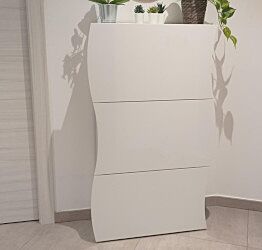 Scarpiera sagomate bianco laccato lucido, linea onda