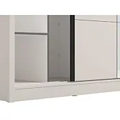 armadio con ripiani 