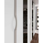 Armadio moderno con 8 ante battenti e 2 ante specchio in finitura Bianco opaco e Grigio seta