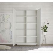 Soggiorno bianco con tavolo, credenza e colonna in finitura Bianco laccato lucido