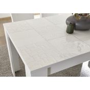 Sala completa di tavolo e 2 madie in bianco laccato lucido serigrafato