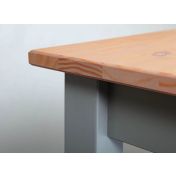 Tavolo moderno in legno massello con gambe color grigio