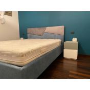 Elegante Letto contenitore Fenice in finitura grigio seta, grigio perla e verde oceano