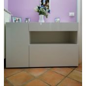 Credenza con vano a giorno, finitura bianco lucido