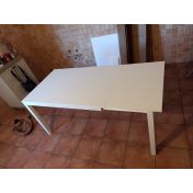 Tavolo allungabile moderno finitura bianco frassinato con struttura in metallo