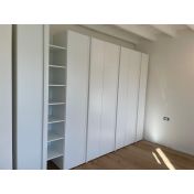 Capiente Armadio moderno con libreria, 7 ante, finitura Bianco opaco e Rovere bianco 