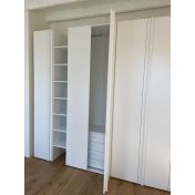 Capiente Armadio moderno con libreria, 7 ante, finitura Bianco opaco e Rovere bianco 