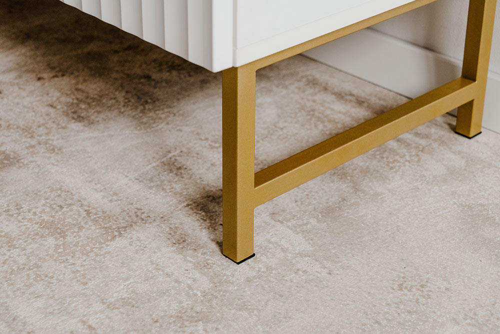 Porta TV bianco opaco stile nordico con gambe dorate Zenzero Shop