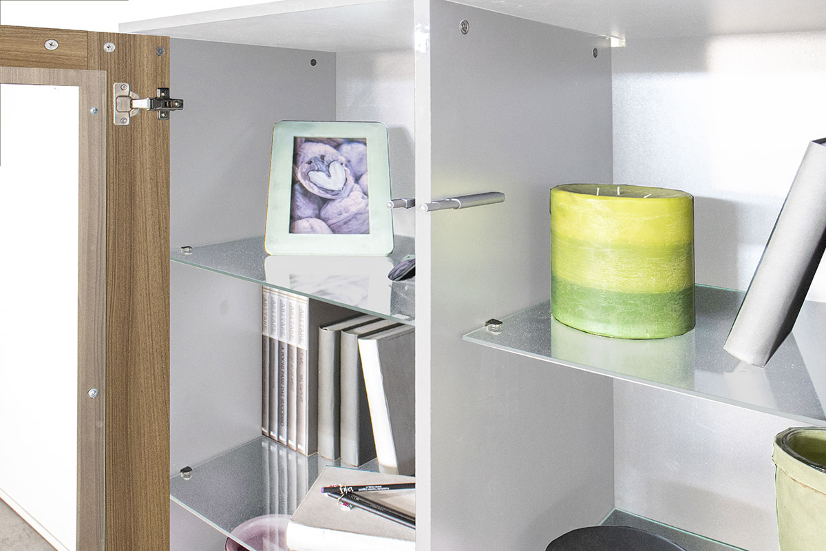 Vetrina in finitura noce caracalla e struttura bianca laccata lucida 