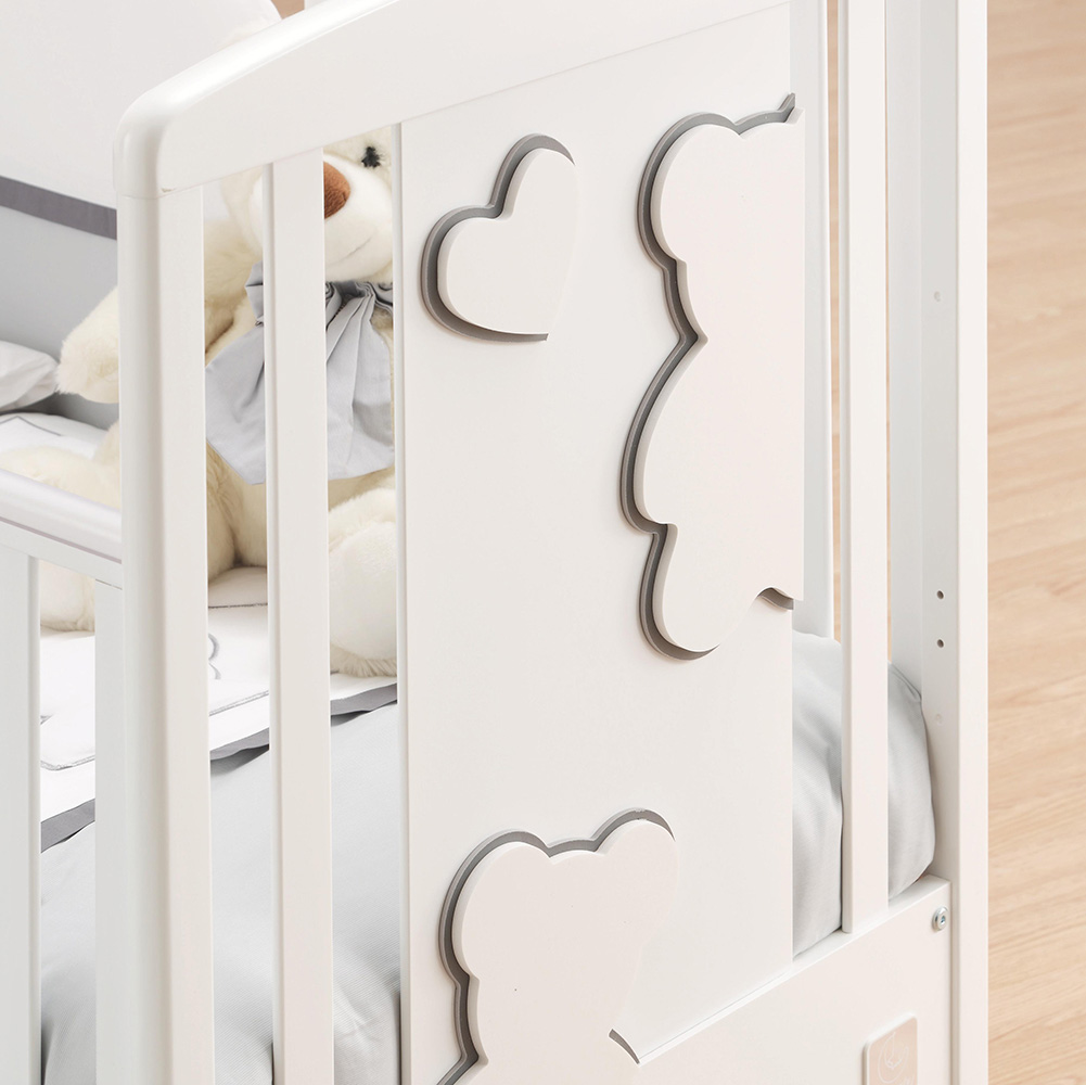 Lettino per neonati Winnie, bianco con decori orsetto