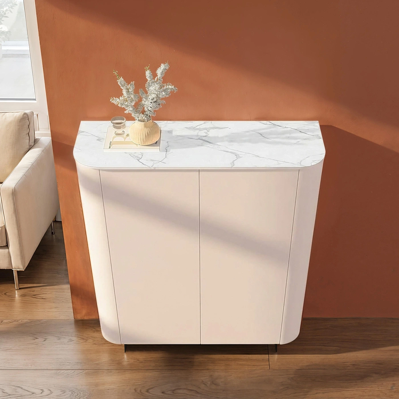 Madia alta a 2 ante, L.130 H.154 P.43, in finitura Cashmere e piedini Lava