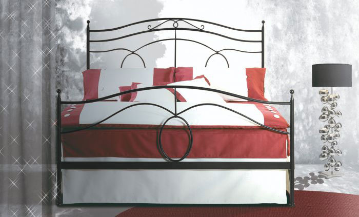 Letto matrimoniale Bellatrix  in ferro battuto in finitura Nero satinato
