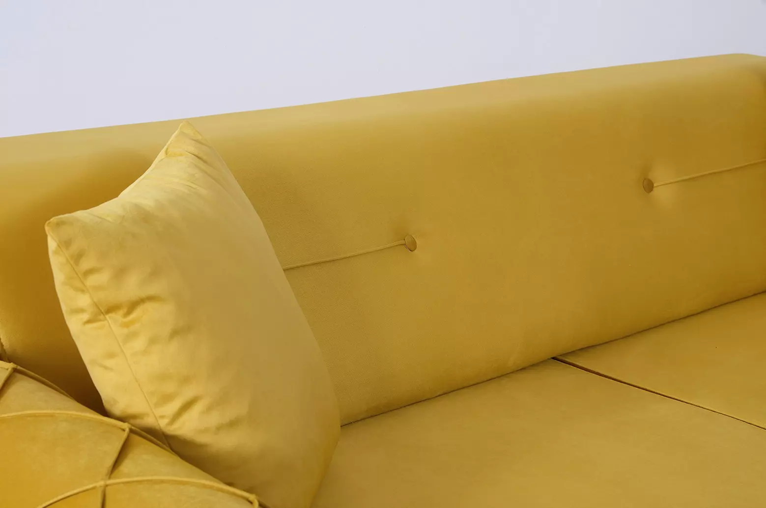 divano giallo 3 posti