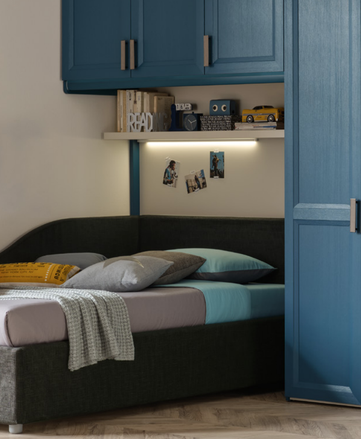 divano in ecopelle avio