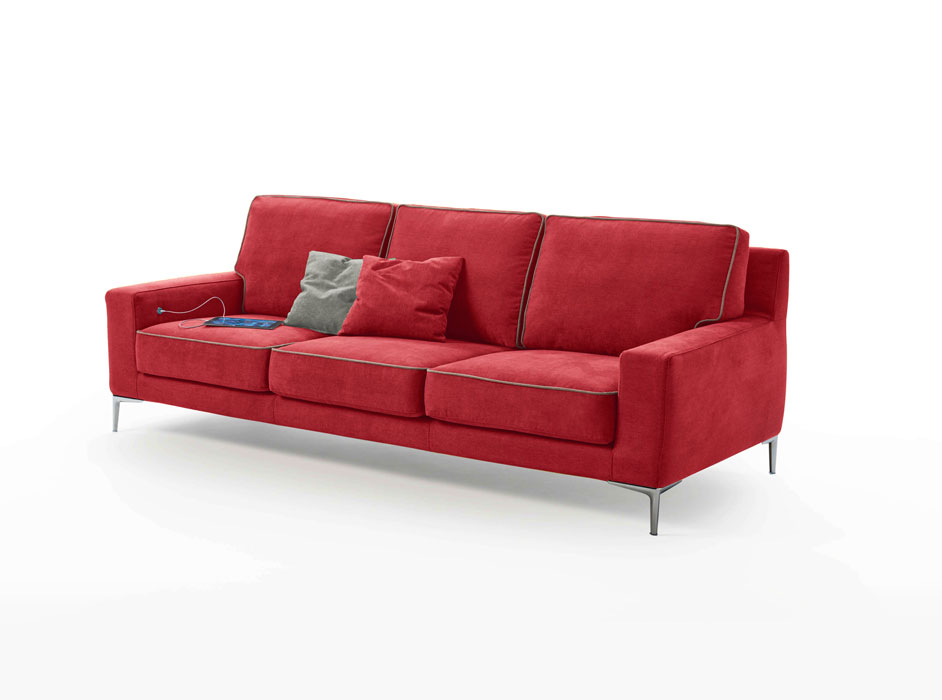 Divano Tor a 3 posti con presa USB integrata, tessuto Vino Rosso con bordino Grigio Chiaro
