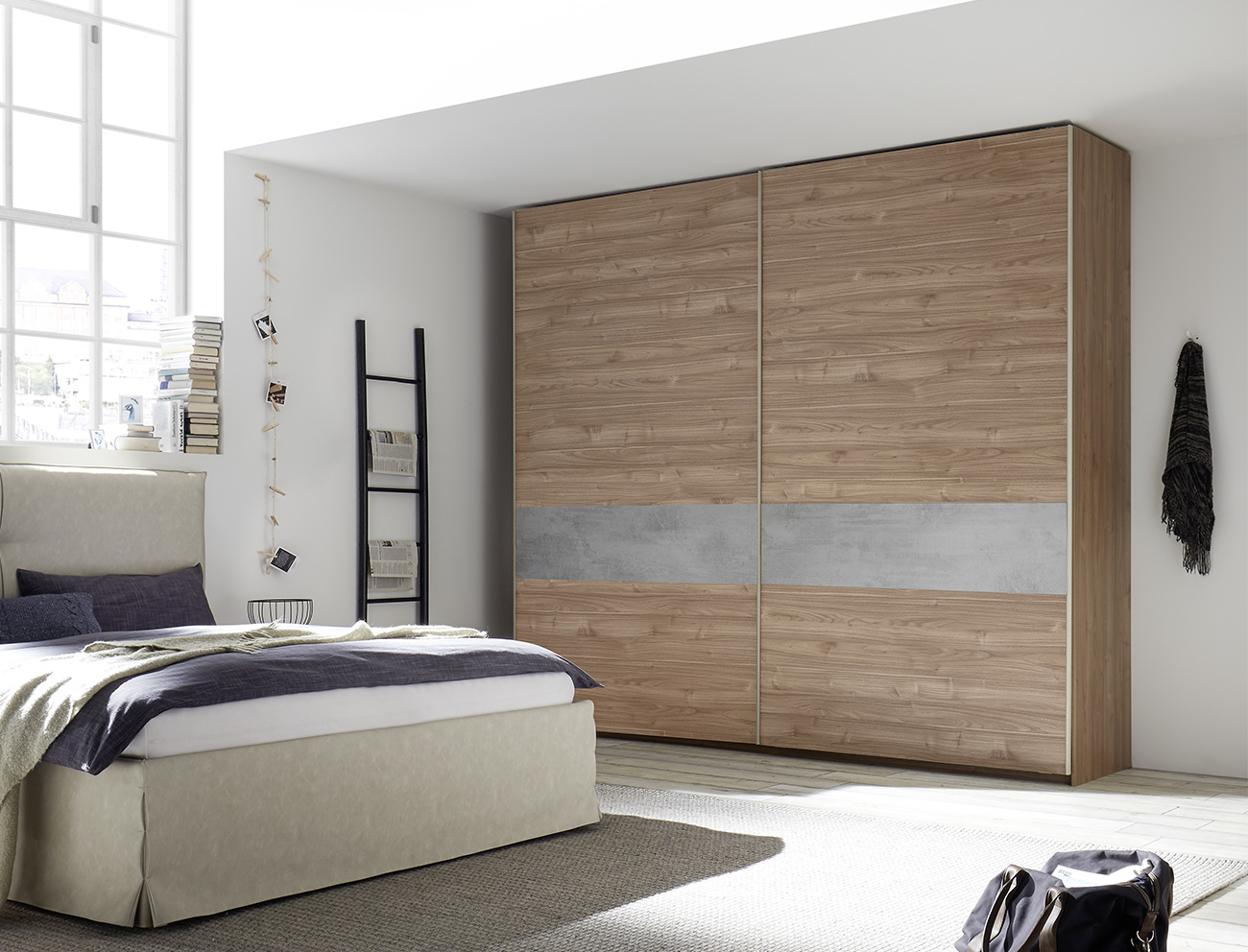 Armadio moderno scontato, 2 ante scorrevoli, finitura Noce Stelvio e fascia Beton
