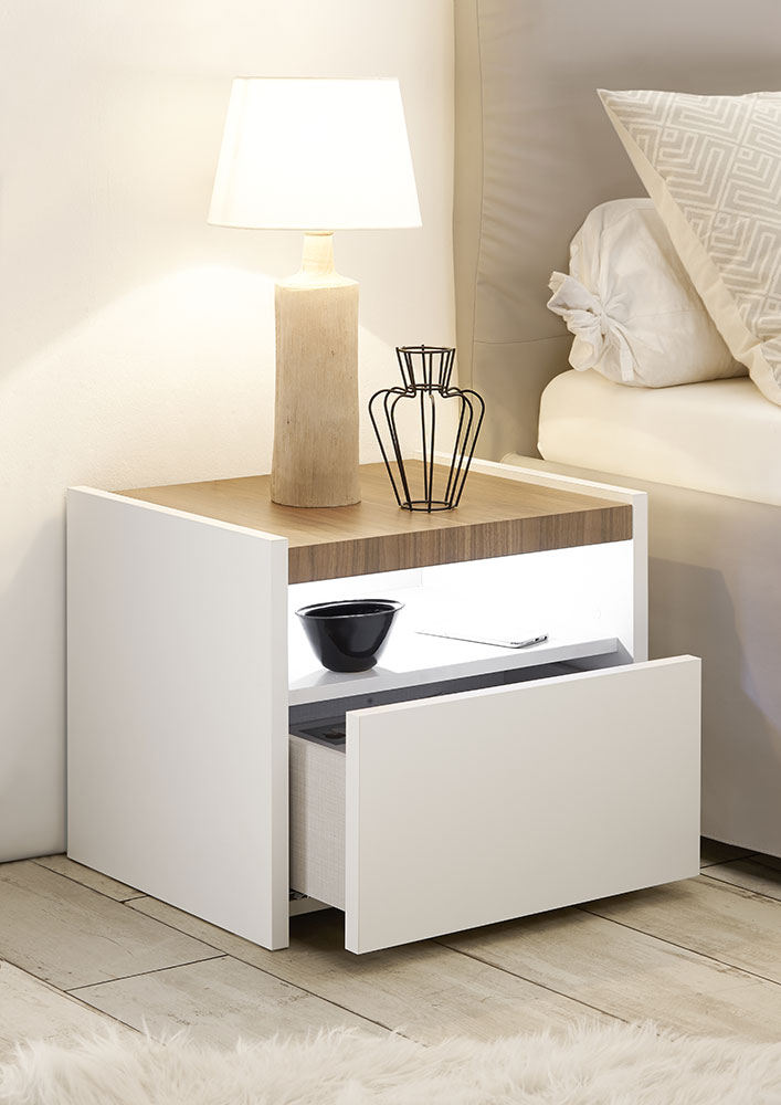 Camere matrimoniale Bianca Opaco e Noce Stelvio con letto ecopelle bianco e armadio H.248