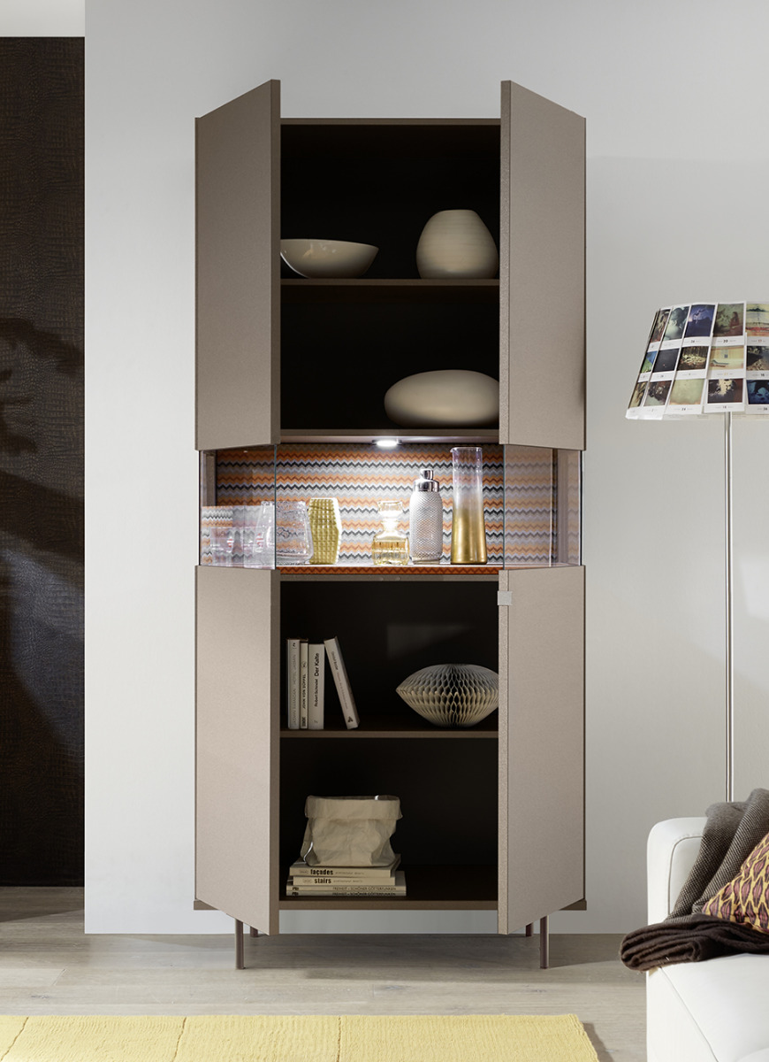 Vetrina moderna a 2 ante, finitura bronzo con piedini di design