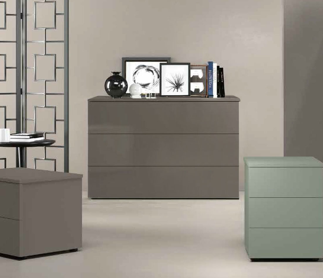 Comò moderno a 3 cassetti in finitura Grigio Cenere