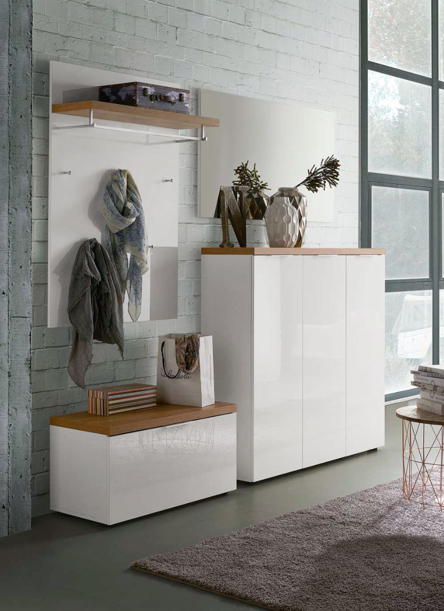 Composizione da ingresso formata da appendiabiti, cassapanca, madia 3 ante e specchio