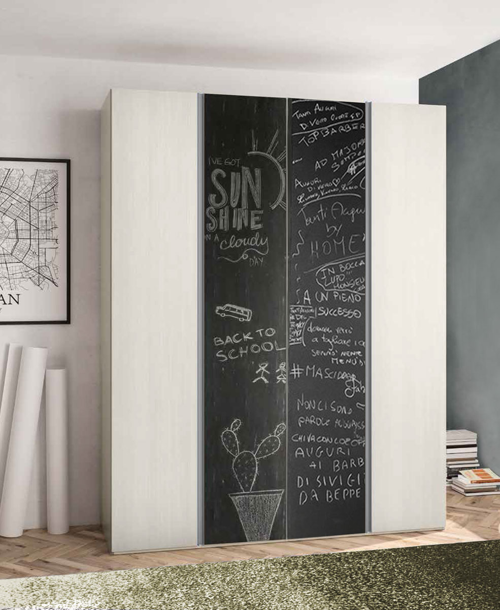 Armadio 4 ante con ante a lavagna e maniglie a gola, larice bianco