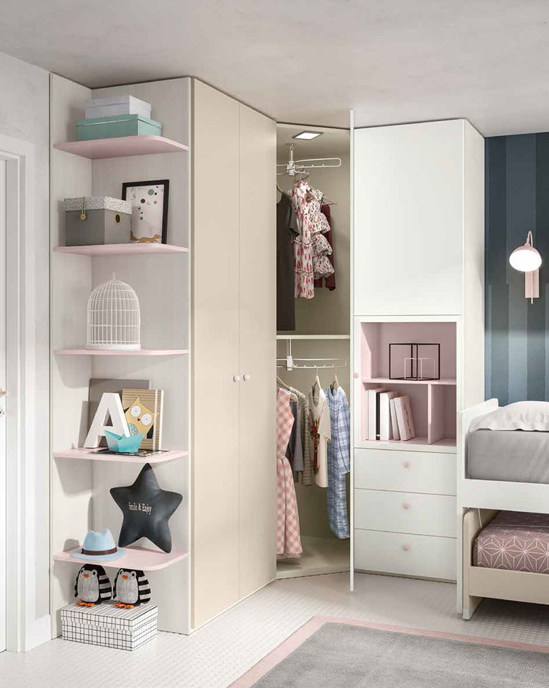 Armadio ad angolo con 4 ante e 3 cassetti in finitura Bianco larice, Orzo e Rosa confetto