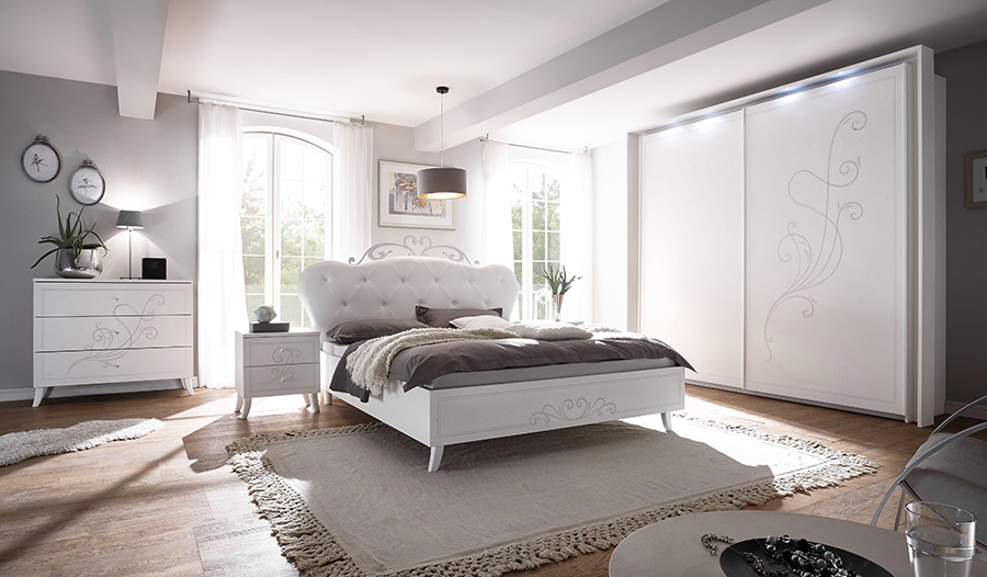 Camera completa moderno e di design, bianco con decoro