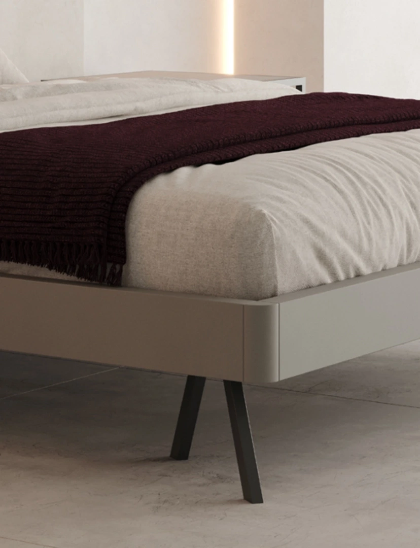 letto in legno laccato