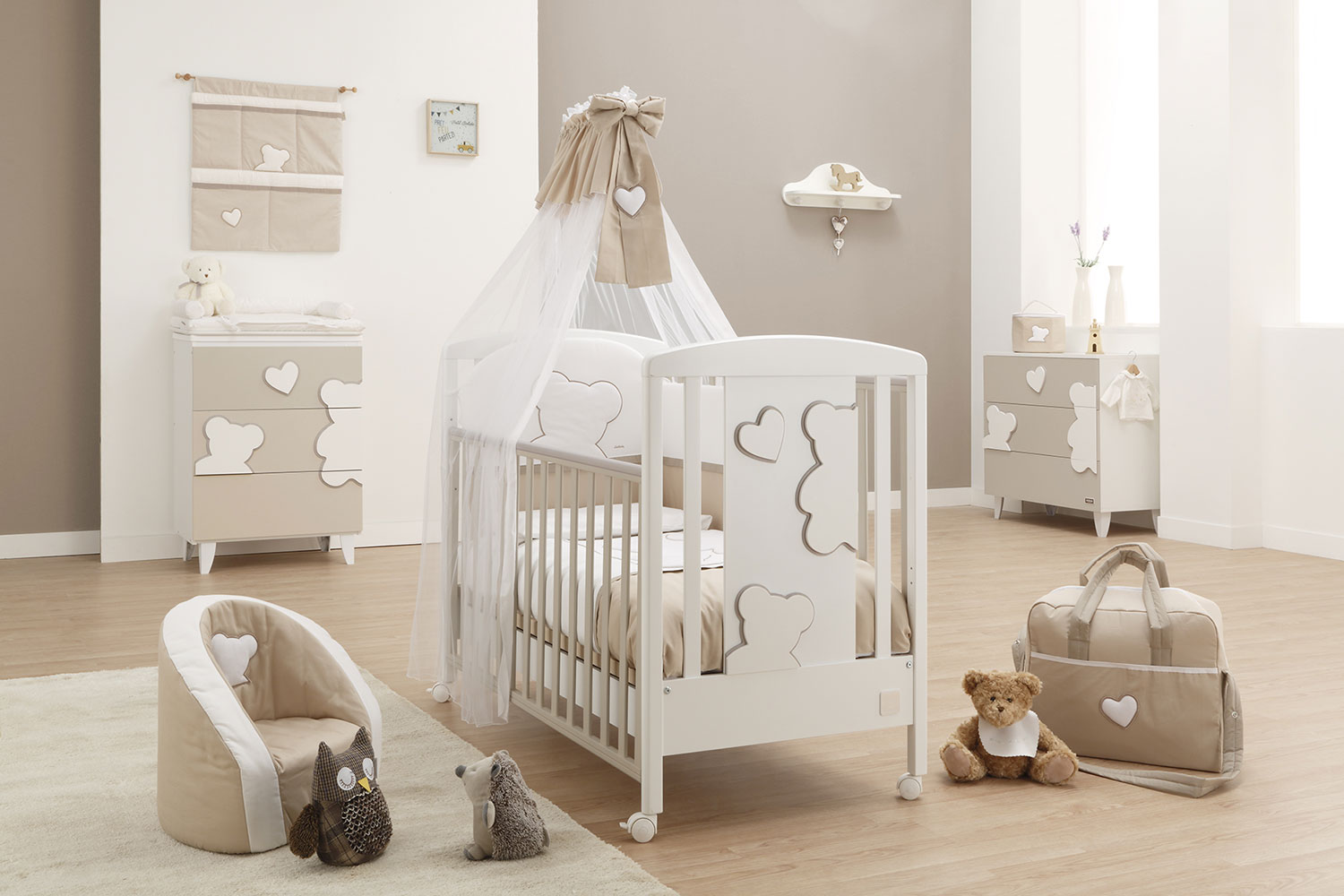 Lettino per neonati Winnie, bianco e choco con decori orsetto