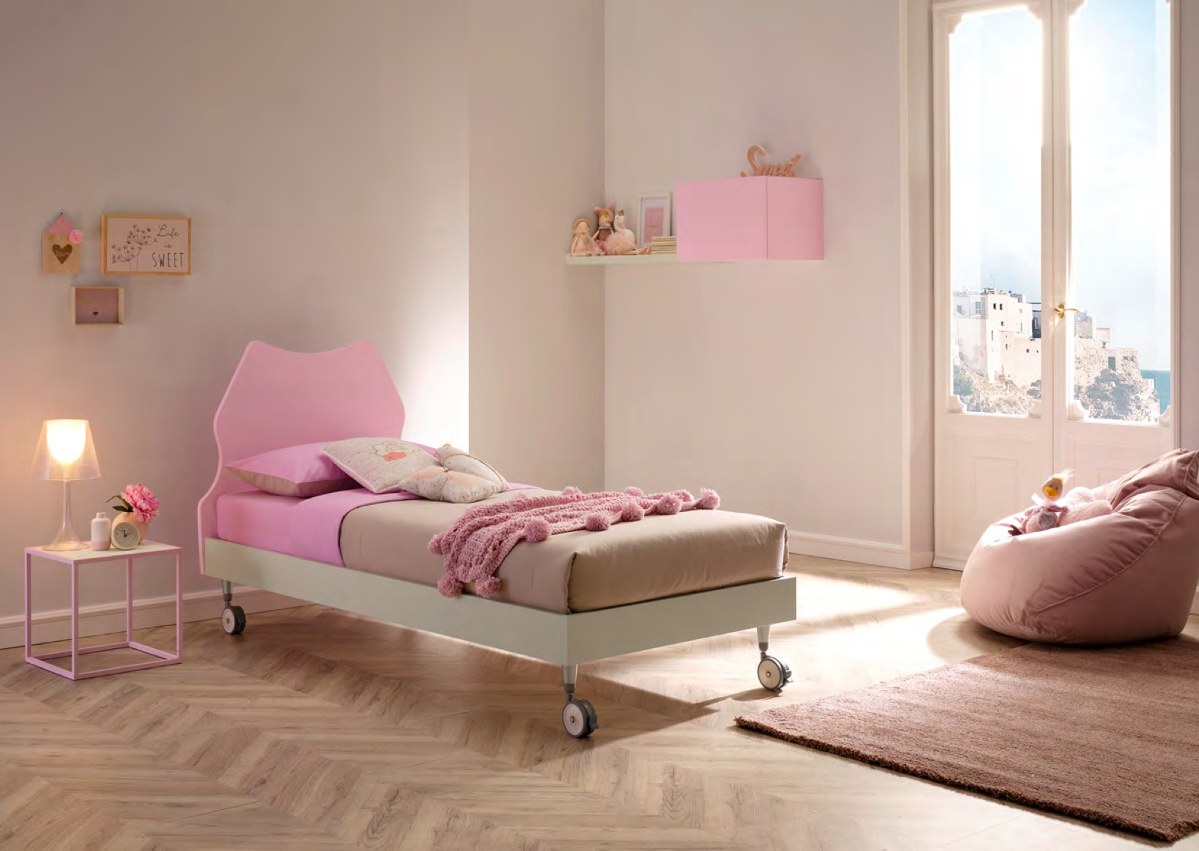 Lettino Cat  con ruote Moretti Compact, finitura Quarzo e Cipria