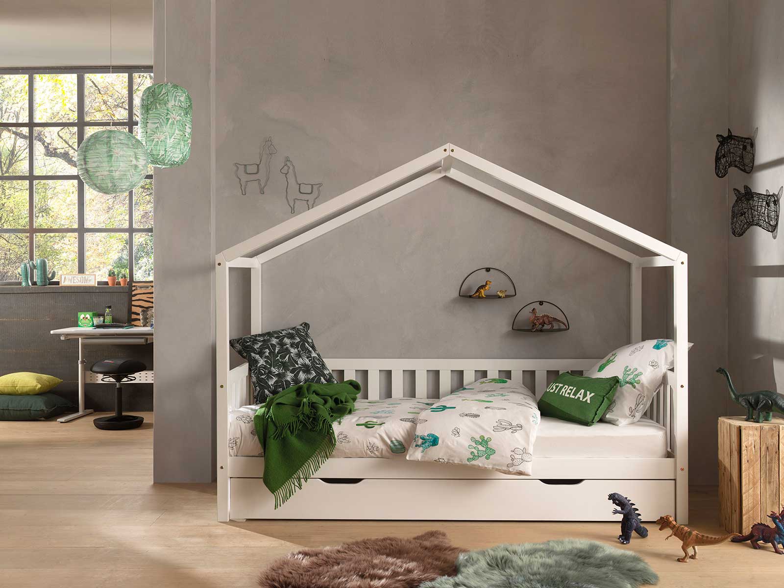 Letto montessoriano pino massello, design a casetta, disponibili 3 finiture